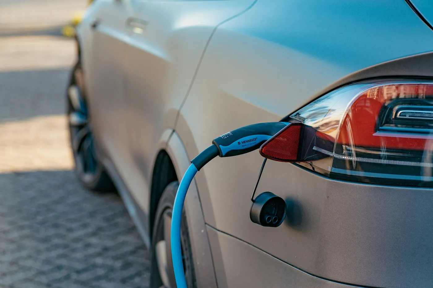 Istorija električnih automobila: Od prvog patenta do današnjih modela